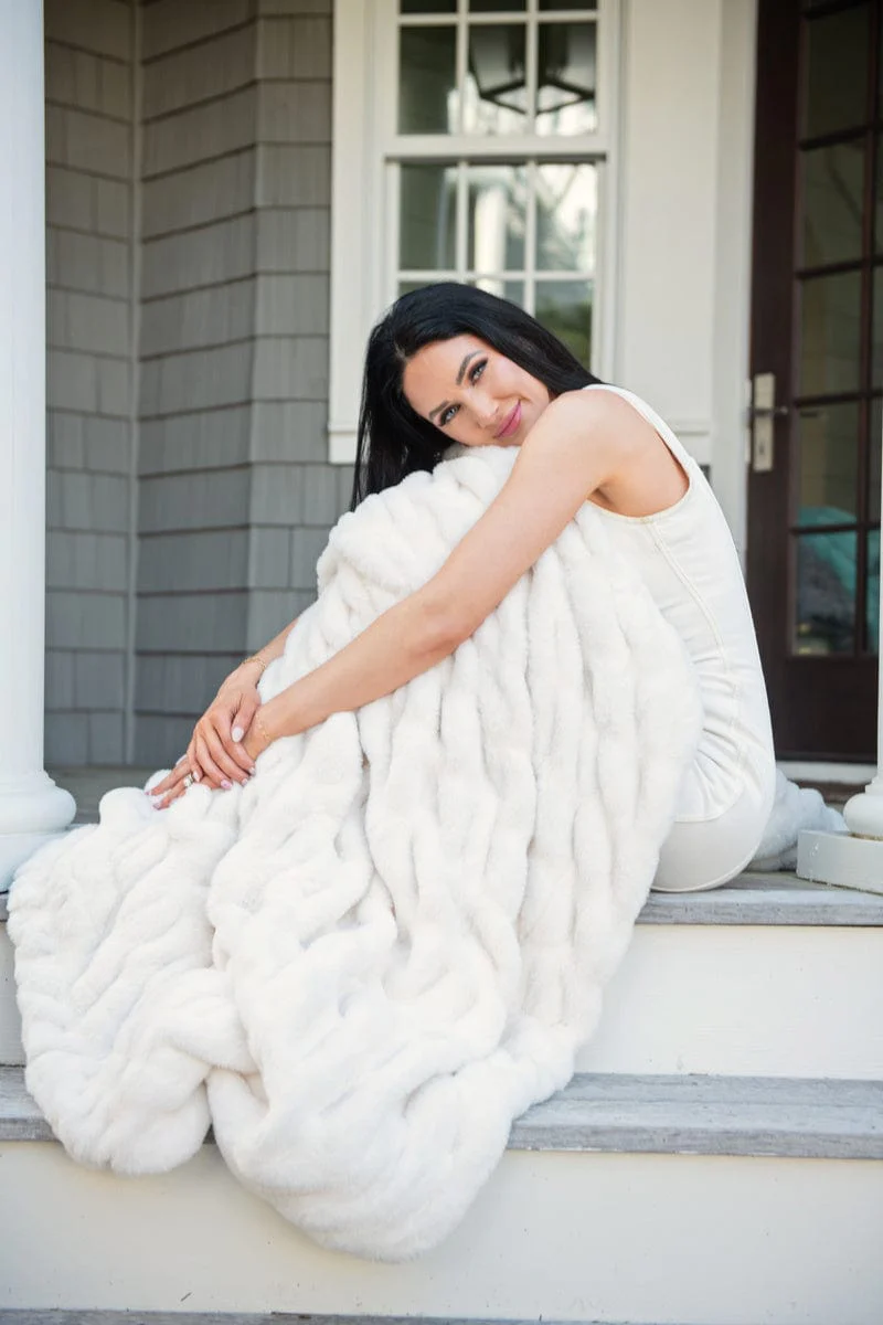 Hugs Cream Blanket - Image 4