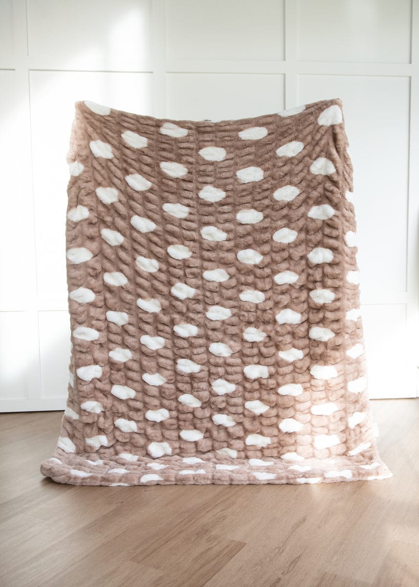 Hugs Polka Dot Milk Chocolate Blanket - Image 4