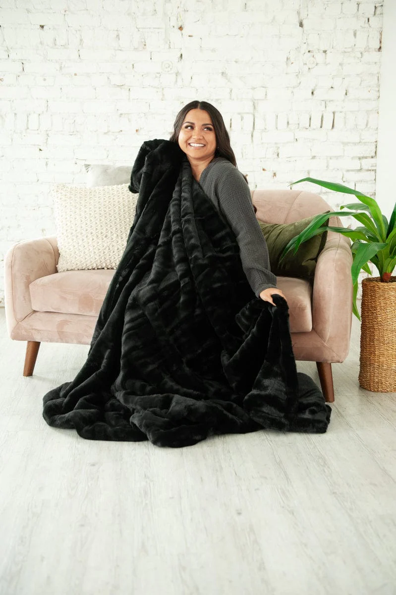 Lush Black Onyx Blanket - Image 4